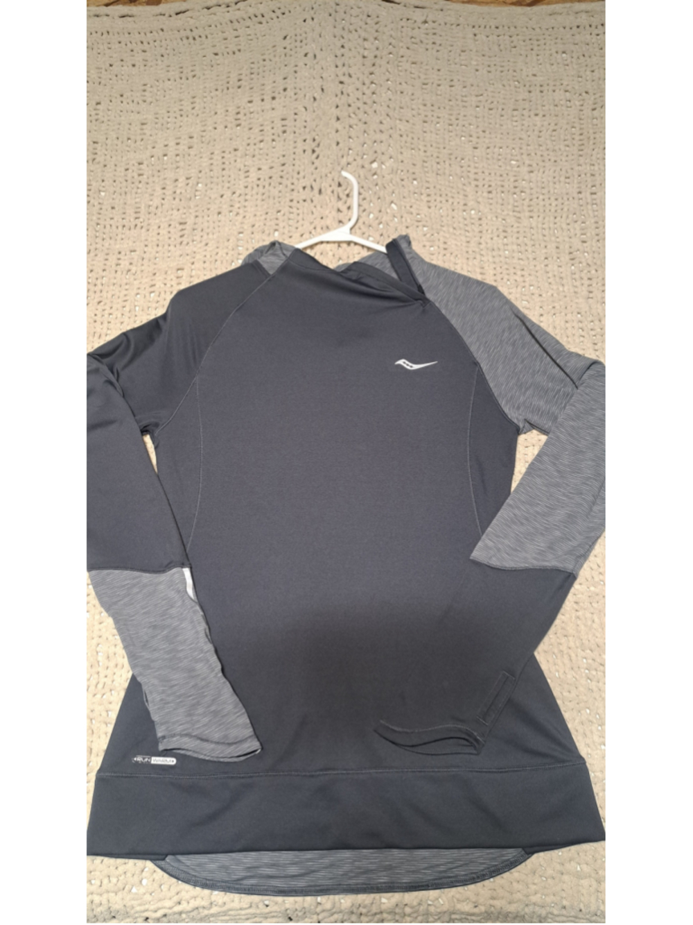 804 - Women's Saucony Hoodie Sweatshirt Size S Black Grey